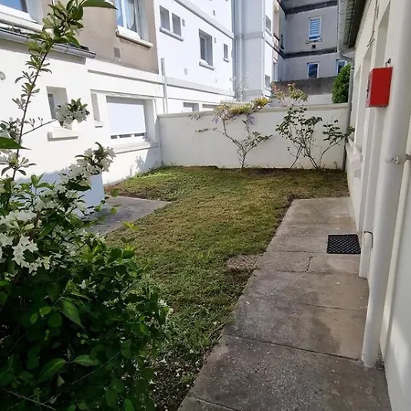 Holiday home Rdc A 2 Pas De La Et Des Commerces De *