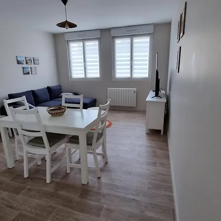 Holiday home Rdc A 2 Pas De La Et Des Commerces De